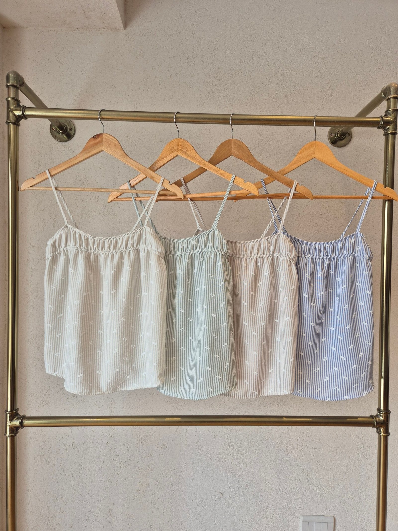 Musculosa acanalada de tirantes finos en varios colores