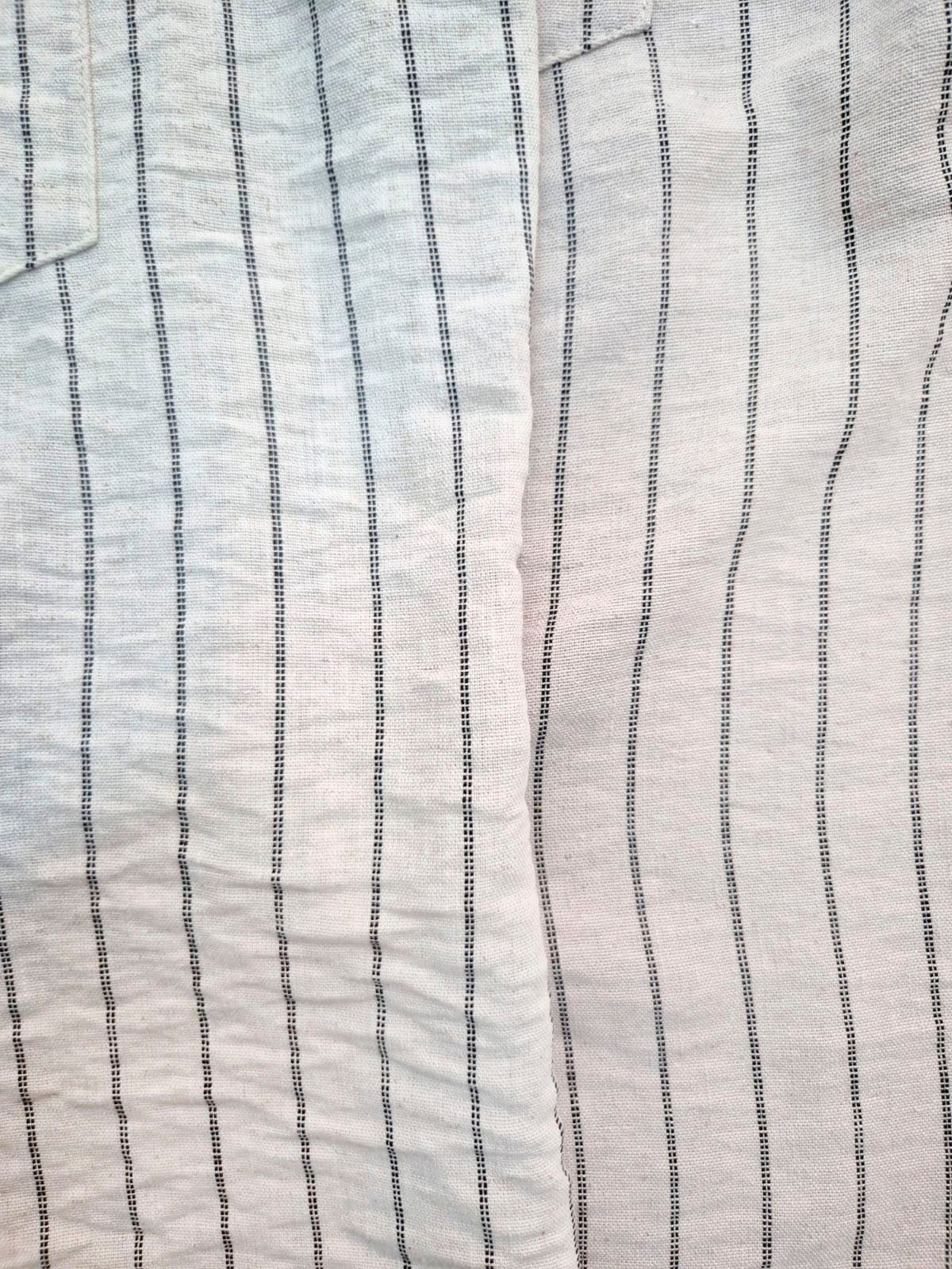 Camisa Sara beige a rayas verticales negras de algodón