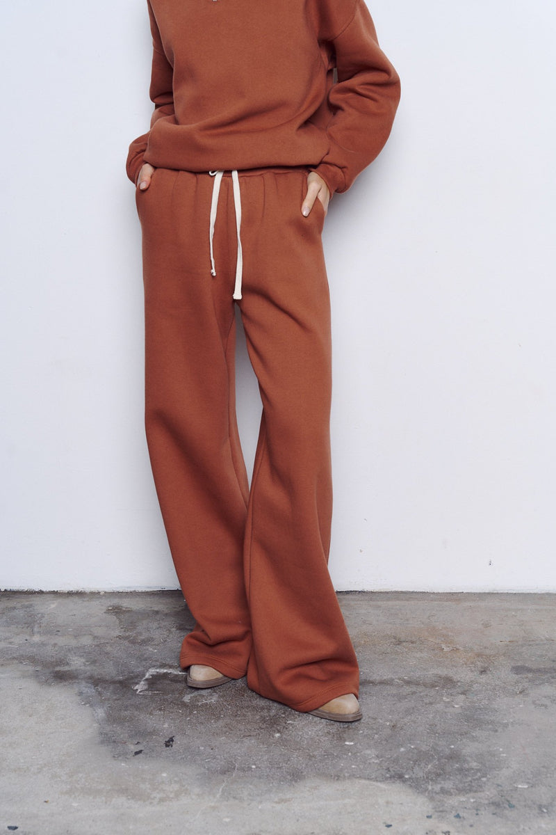 Pantalón terracota de tiro alto con cordón ajustable y bolsillos