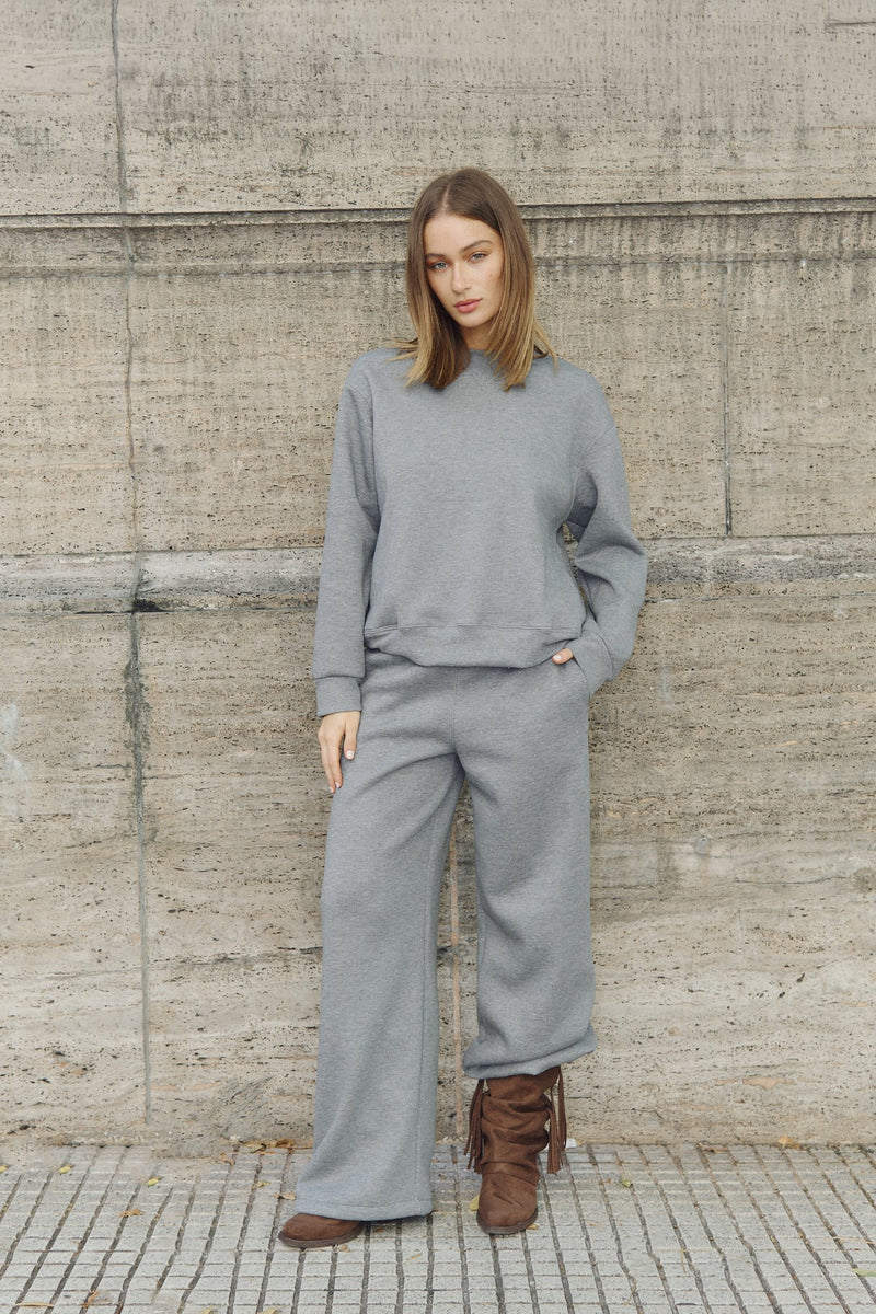 Buzo gris de algodón con cuello redondo y manga larga