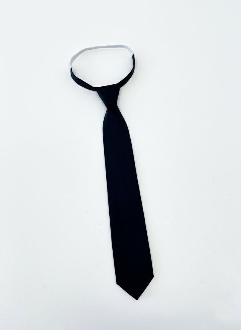 Corbata negra con nudo pre-hecho y cierre de velcro