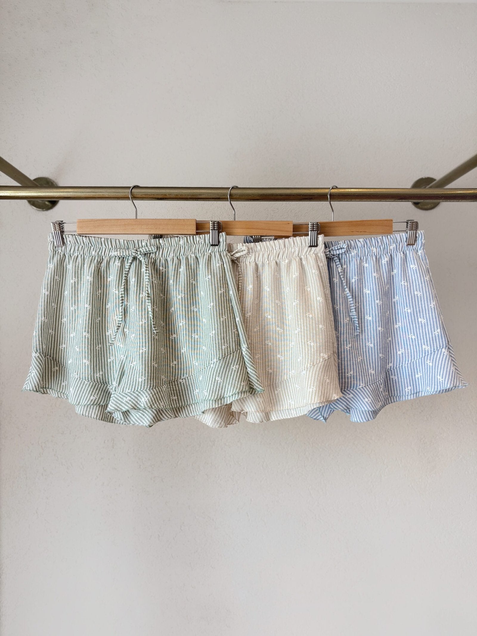Short Hidalia a rayas con cintura elástica y bolsillos laterales