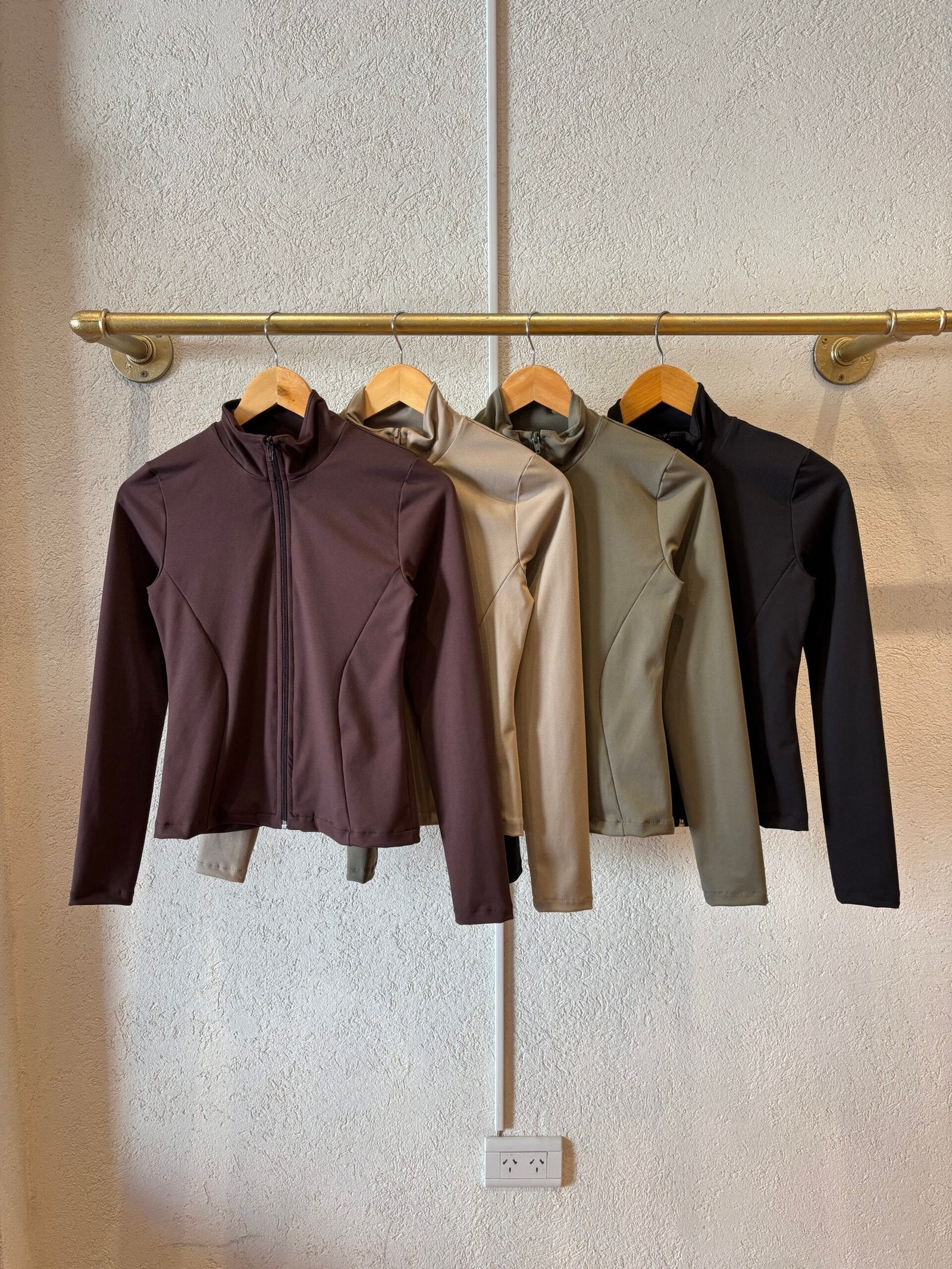 Campera manga larga con cierre frontal en varios colores