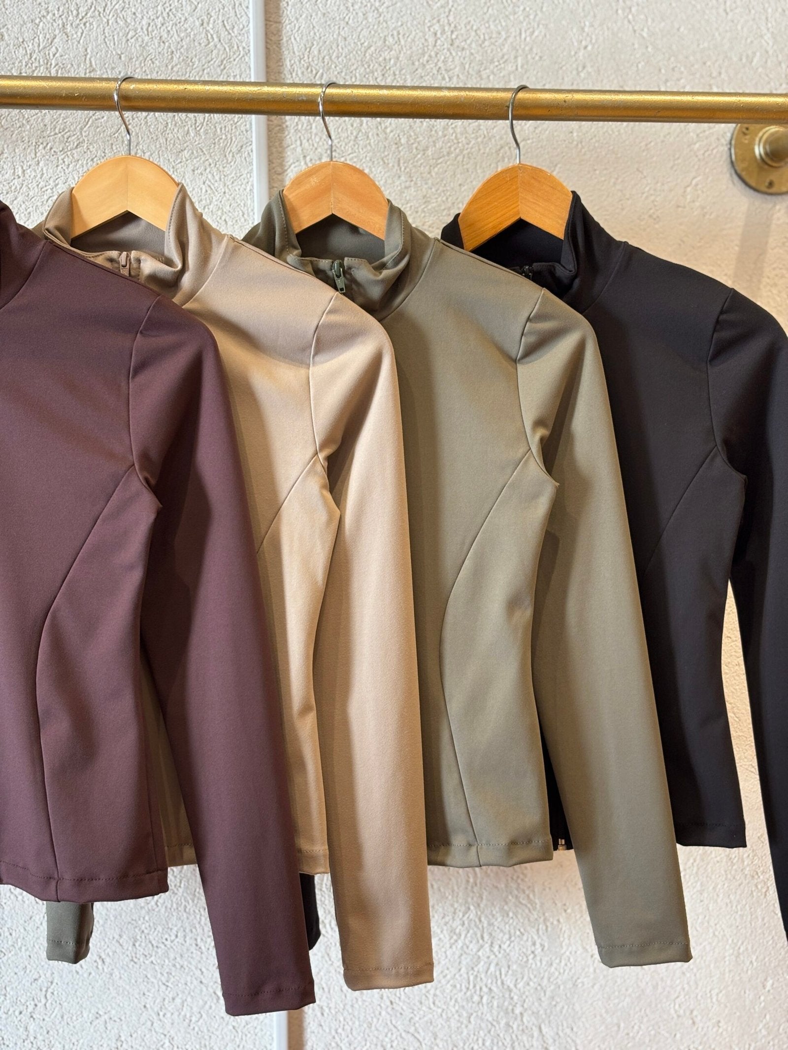 Campera de solapa con cierre frontal en varios colores