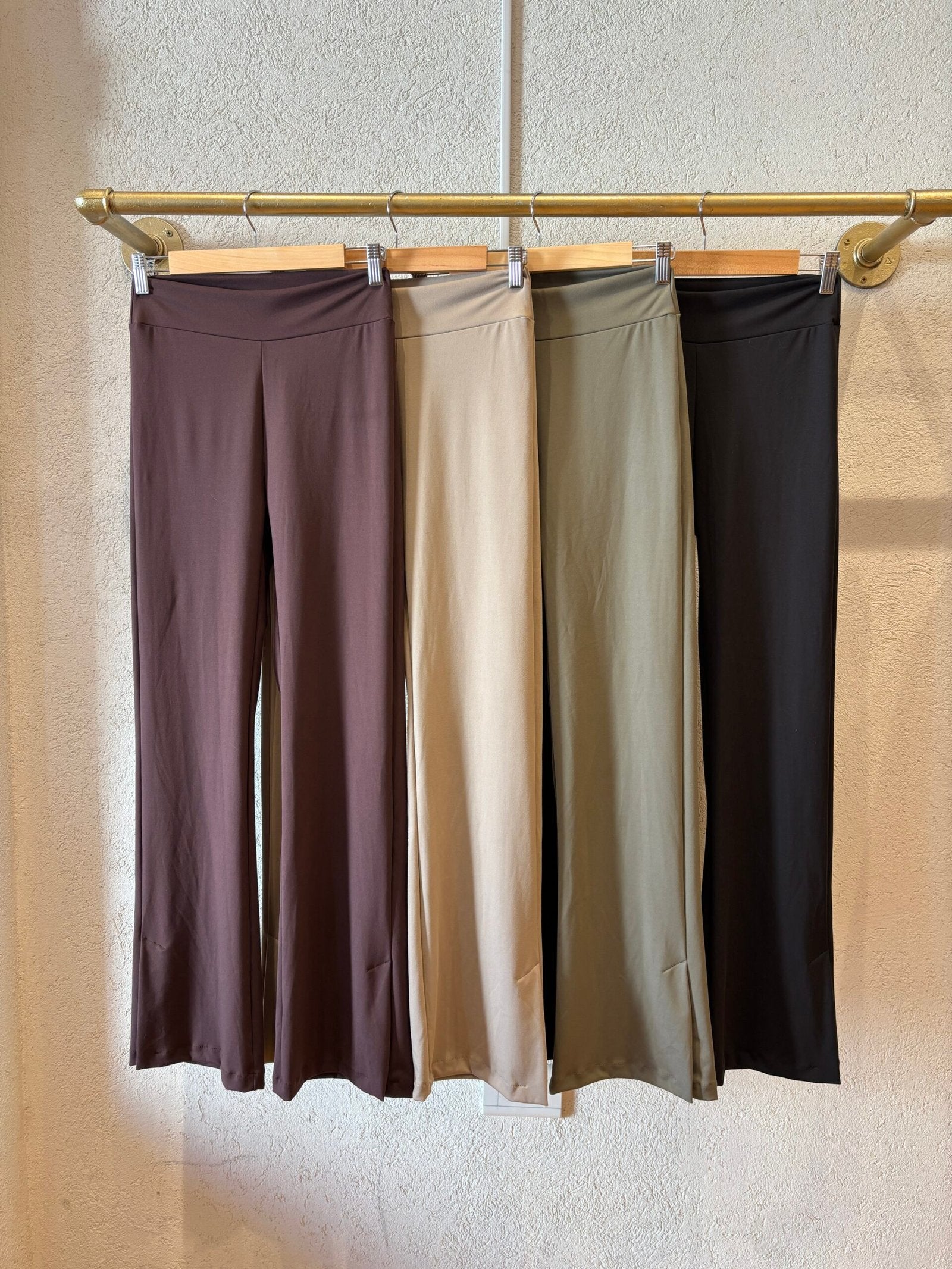 Pantalón Vinca de talle alto en cuatro colores variados