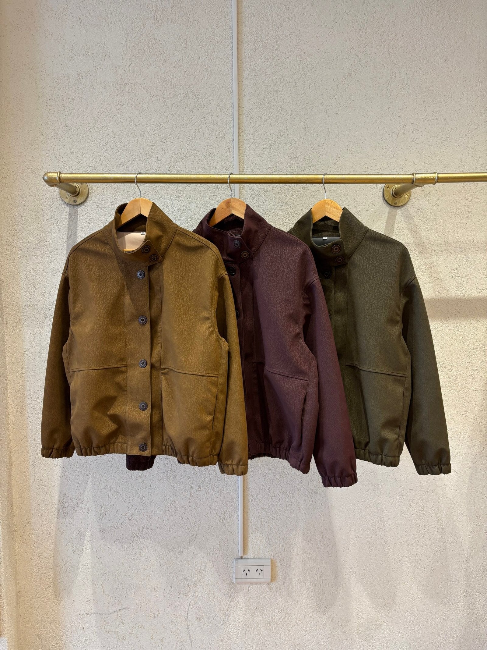 Campera Dieppe de lana con cuello alto y botones frontales