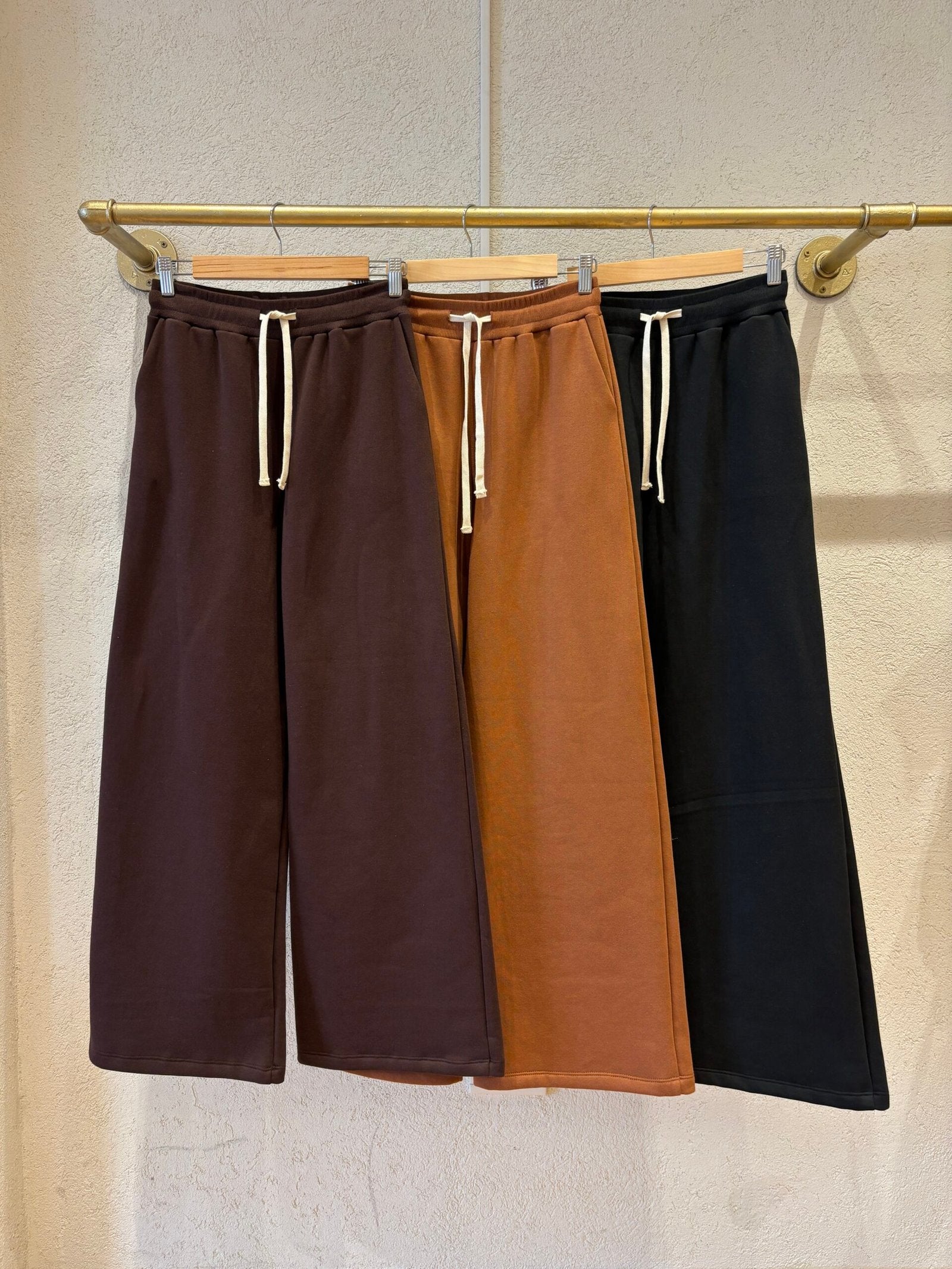 Pantalón Calándula de tiro bajo con cintura ajustable y pierna recta