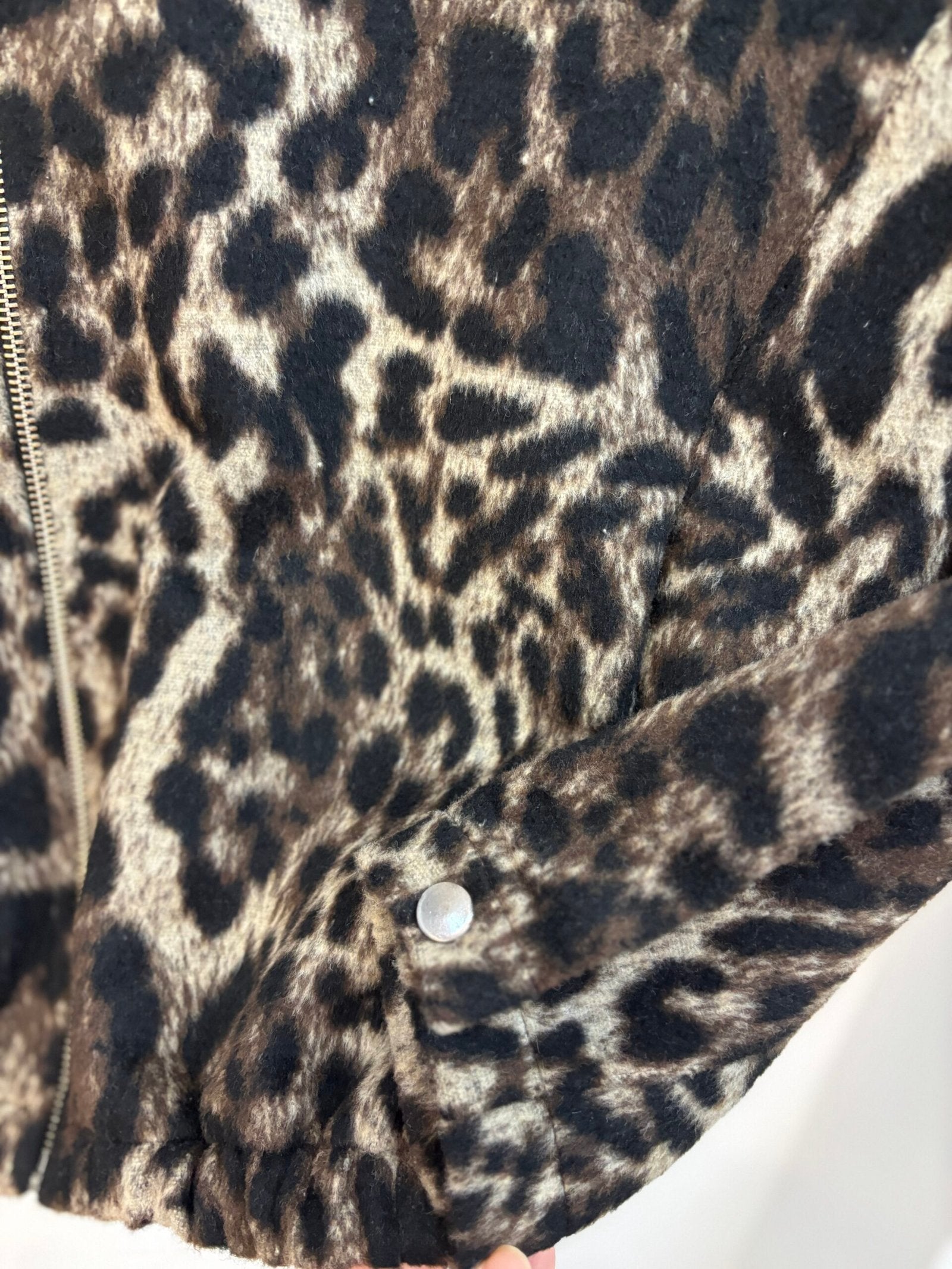 Campera animal print leopardo con cierre delantero
