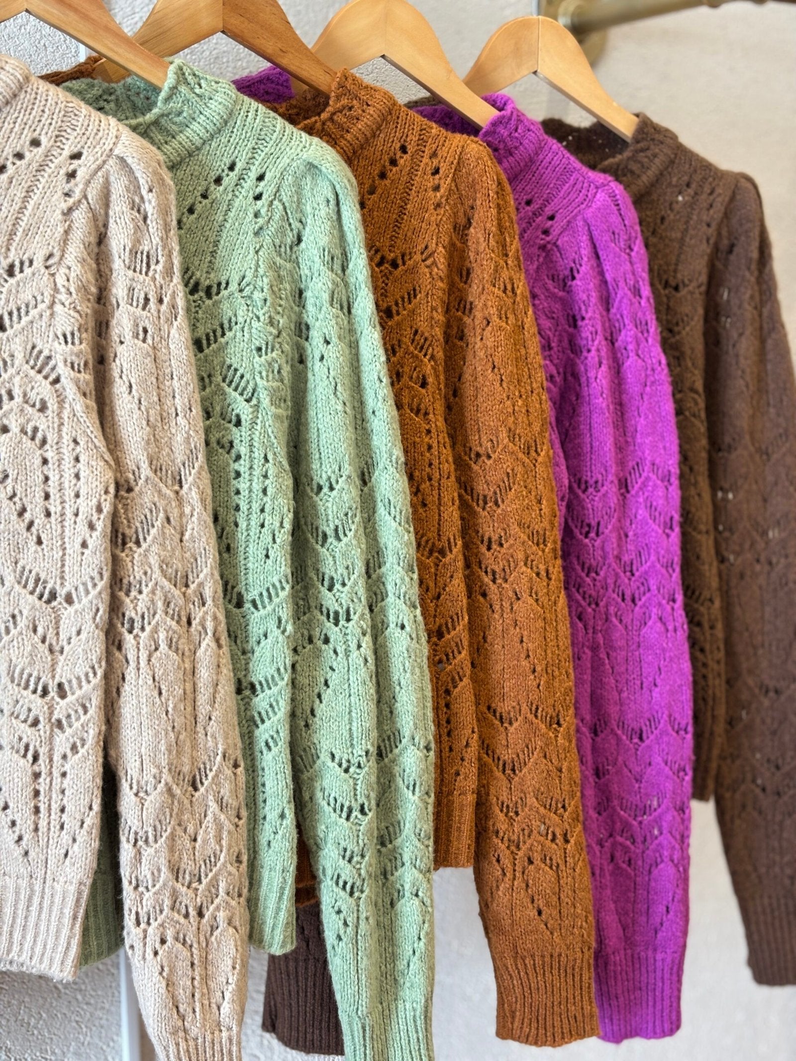 Sweater de punto tejido con textura calada en varios colores