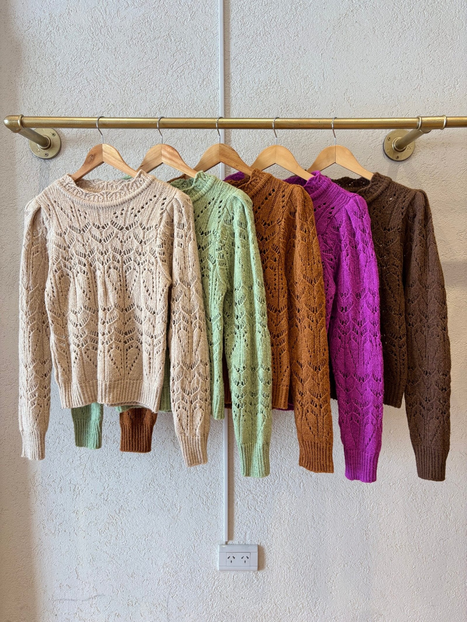 Sweater calado de lana con cuello redondo y manga larga