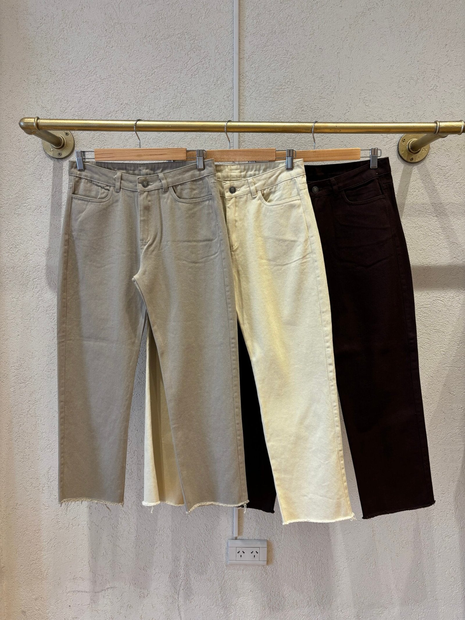 Pantalón Estela de tiro alto y pierna recta en beige