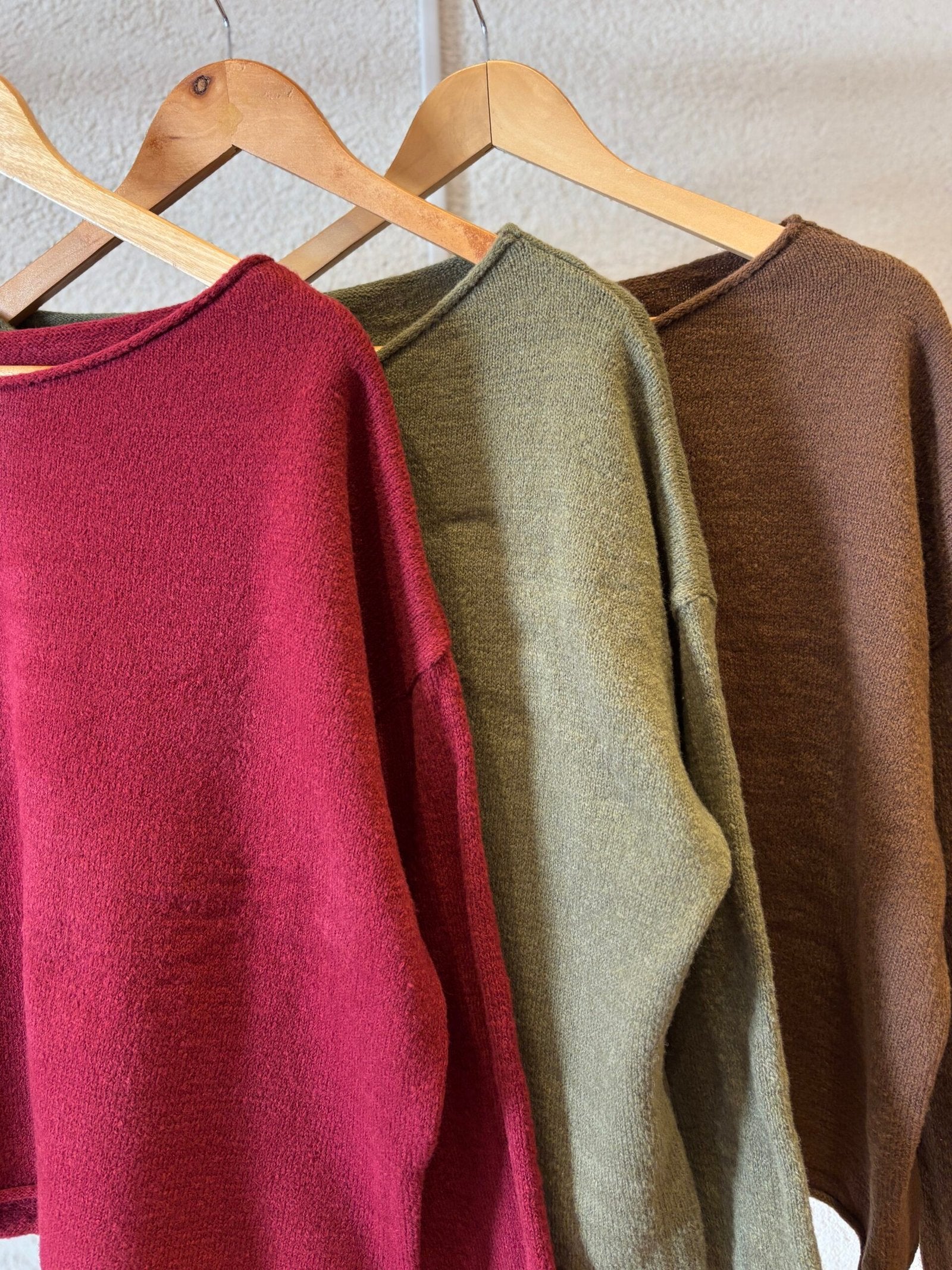 Sweater tejido en punto de algodón con cuello redondo y manga larga