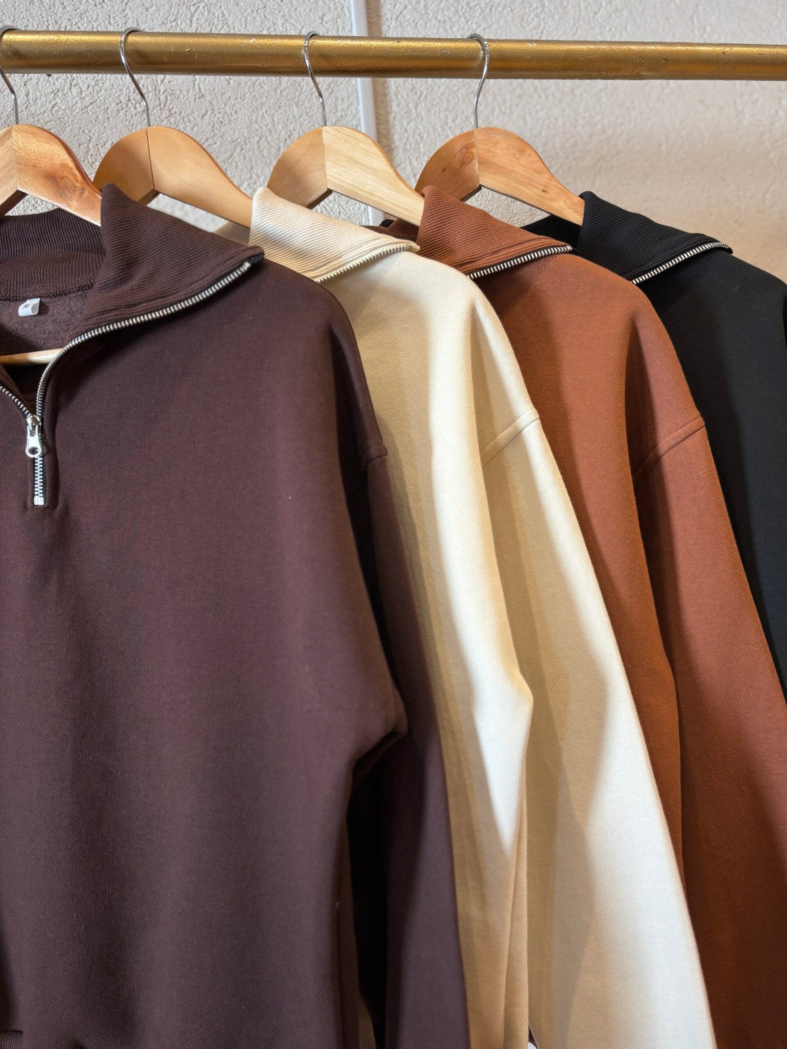 Buzo con cierre frontal en marrón, beige, camel y negro
