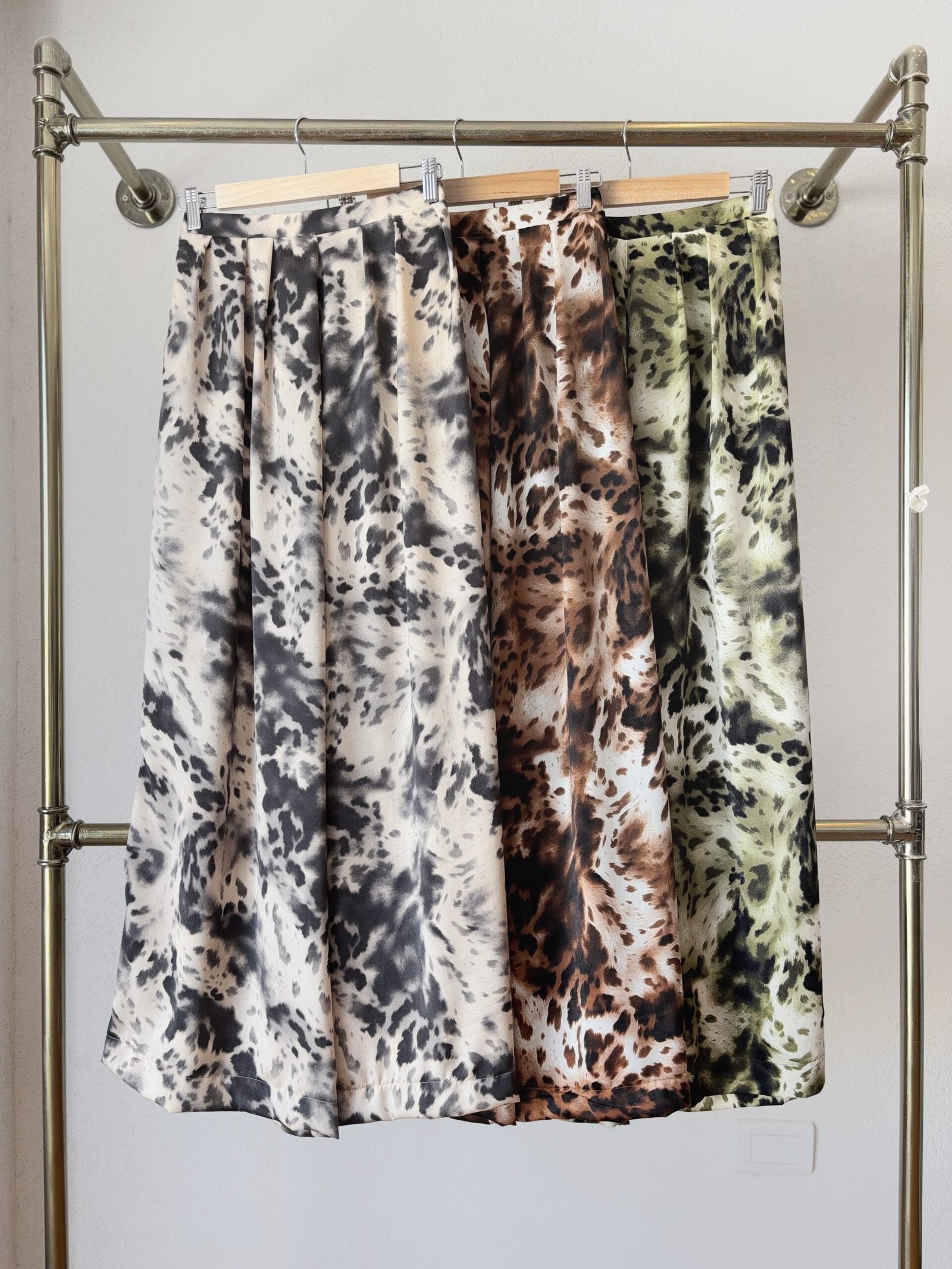 Pantalón Linda estampado animal print en tonos neutros