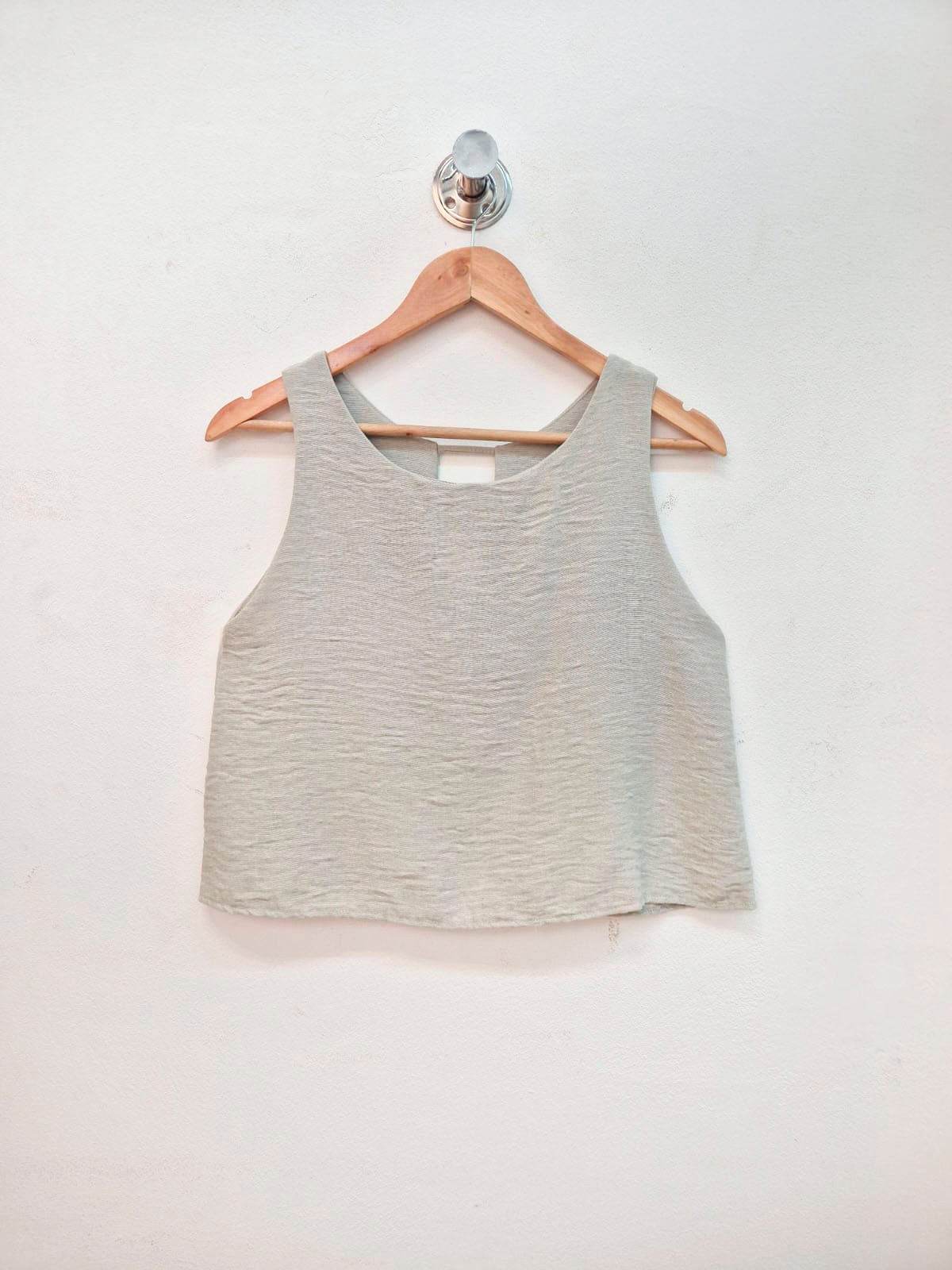 Musculosa beige acanalada de algodón con cuello redondo