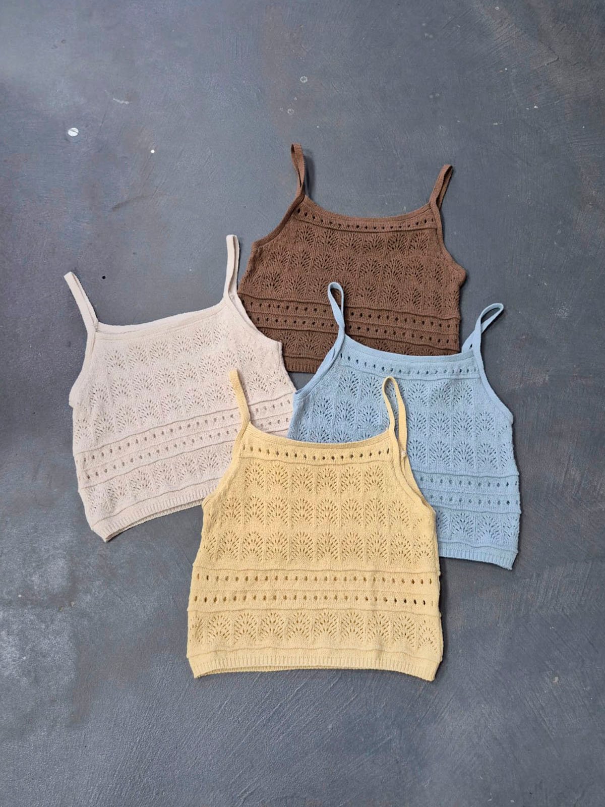 Musculosa calada con tirantes finos en varios colores