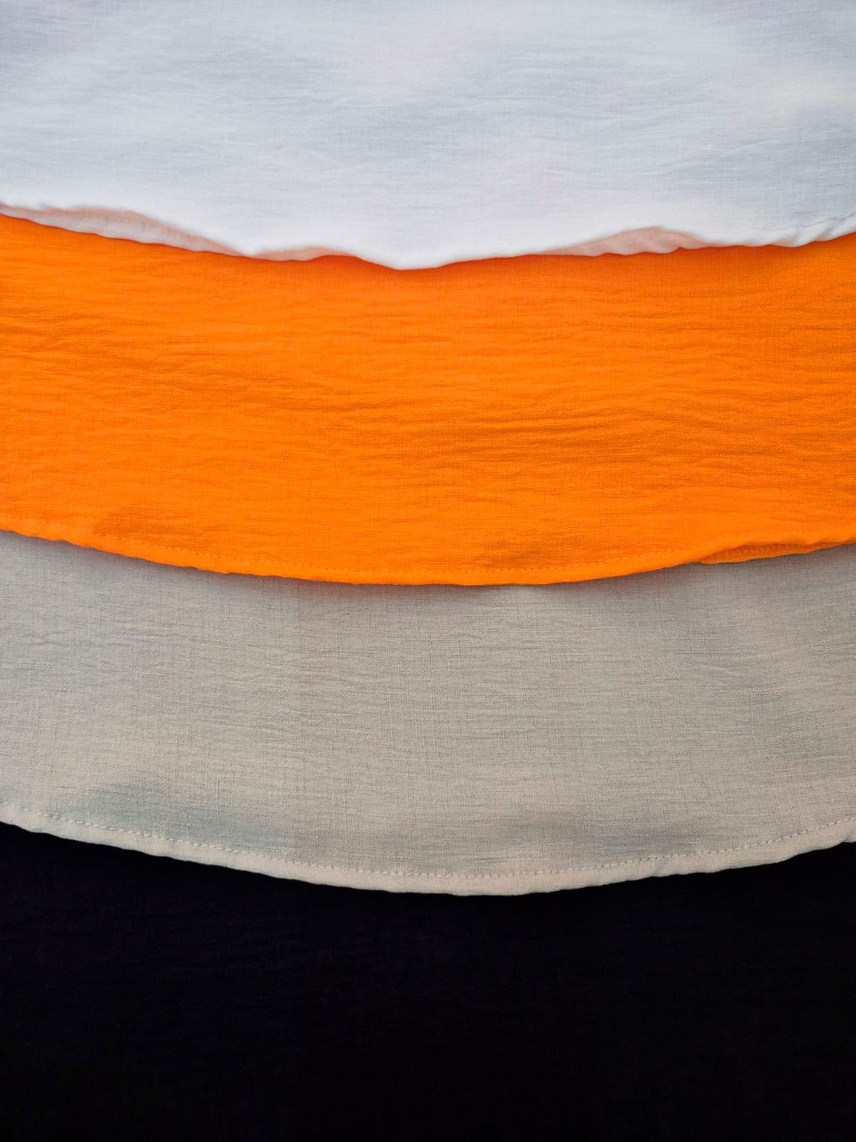 Musculosa naranja con tiras finas y escote redondo
