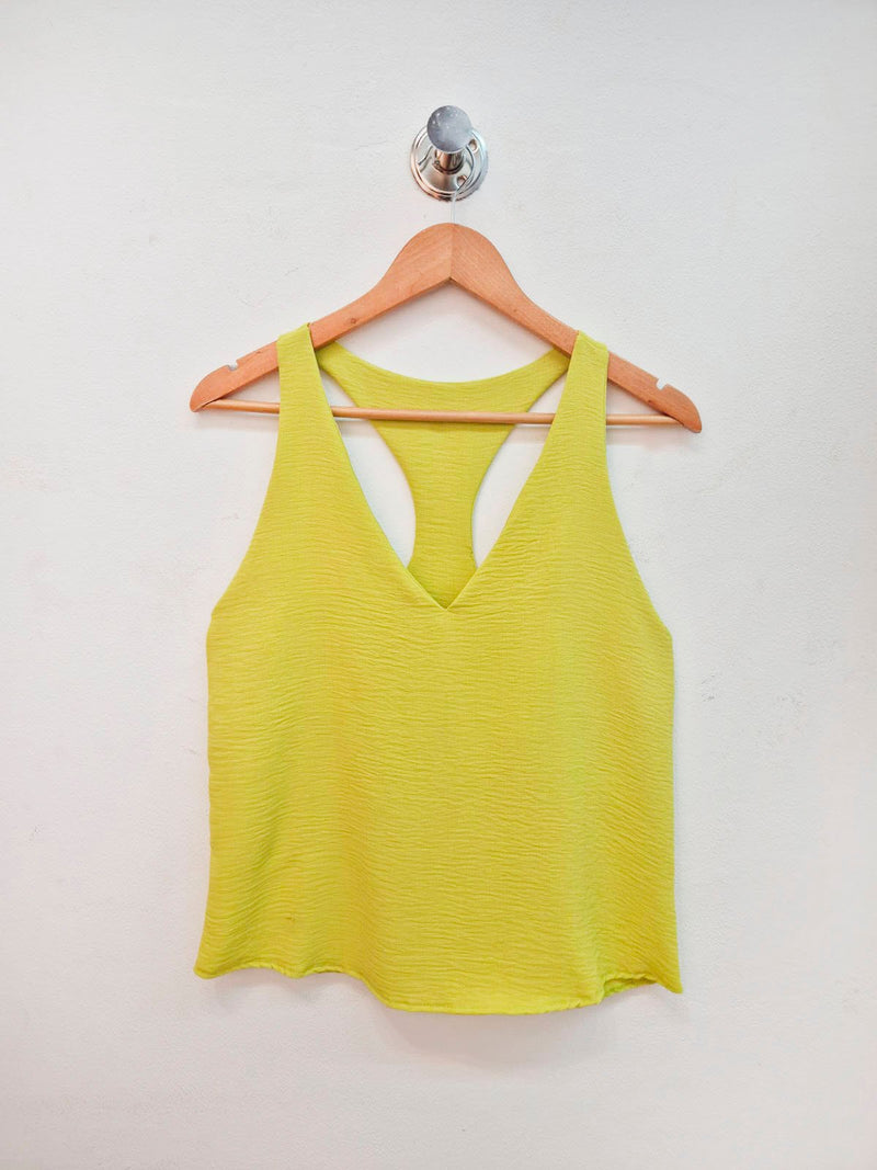 Musculosa amarillo limón con escote V y espalda nadadora