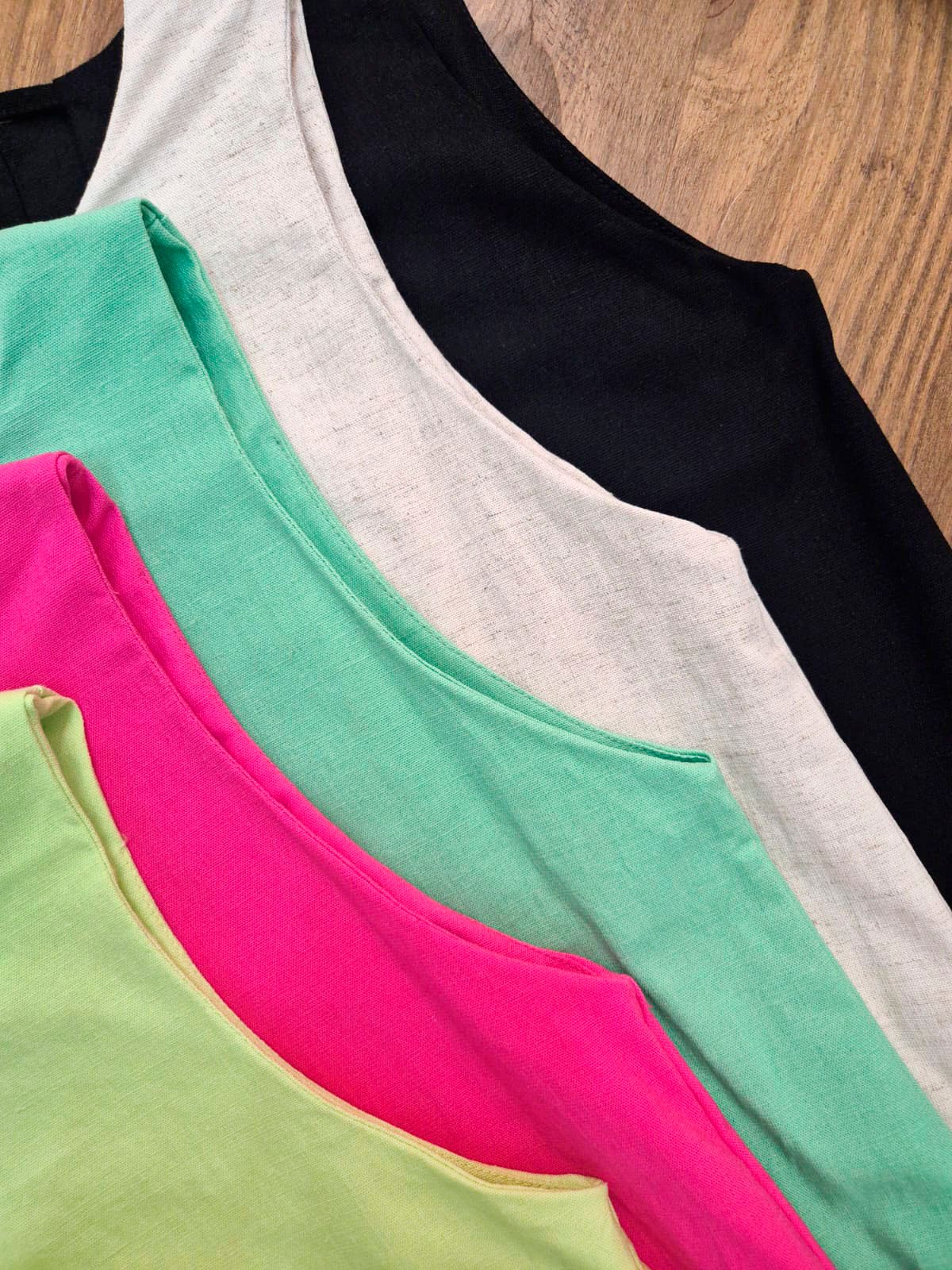 Musculosa de algodón en verde, blanco, negro y rosa neón
