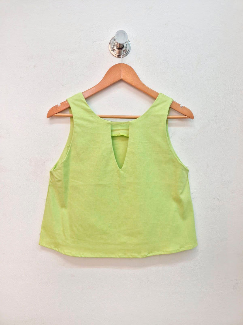 Musculosa verde lima sin mangas con escote en V