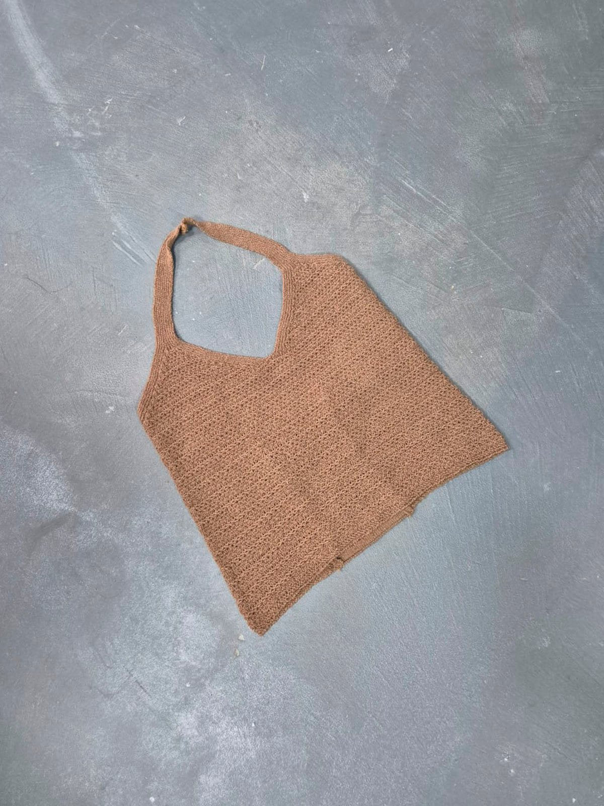 Top Yolanda tejido camel con escote cuadrado y tirantes