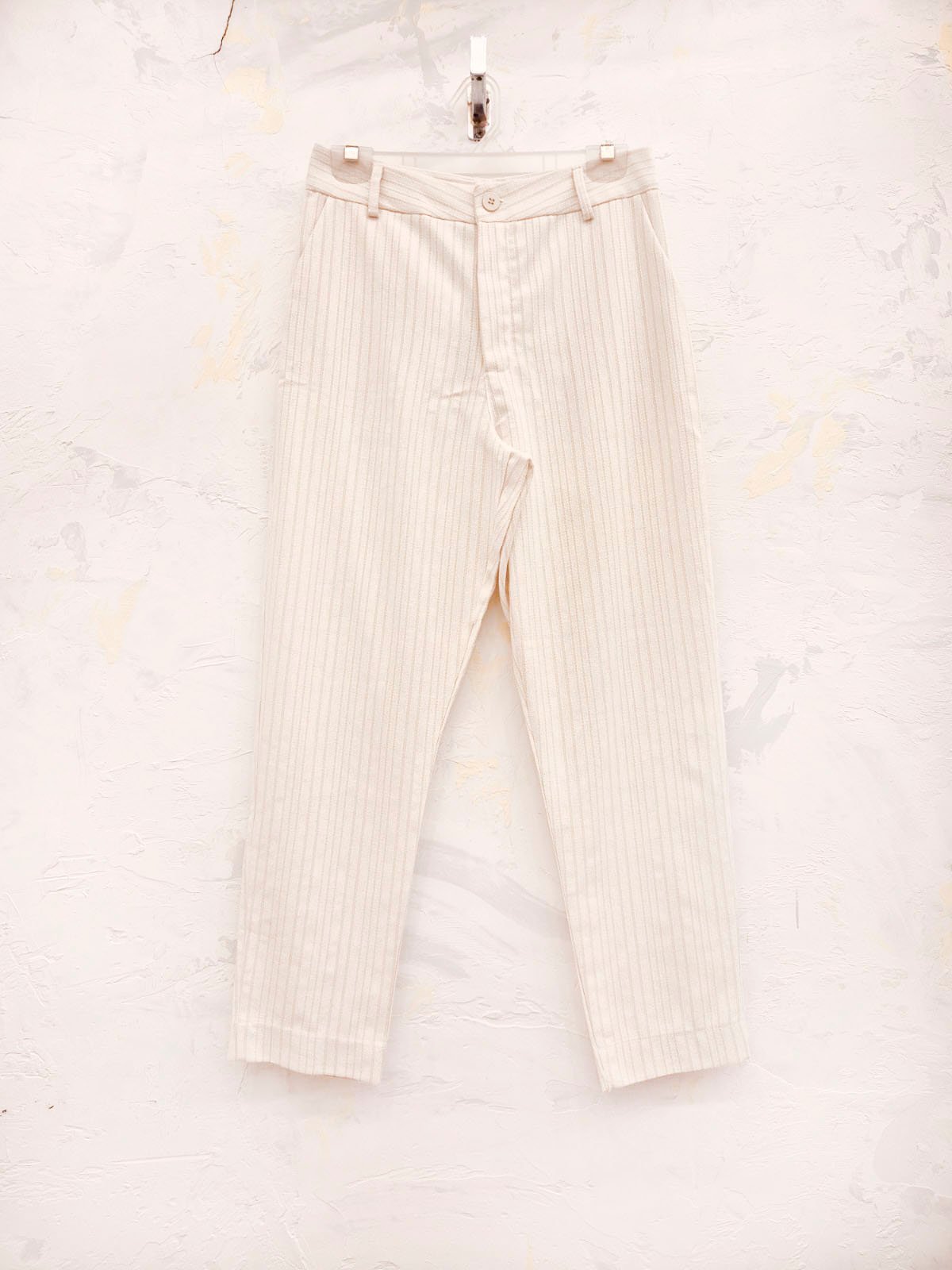 Pantalón beige rayado de tiro alto y pierna recta