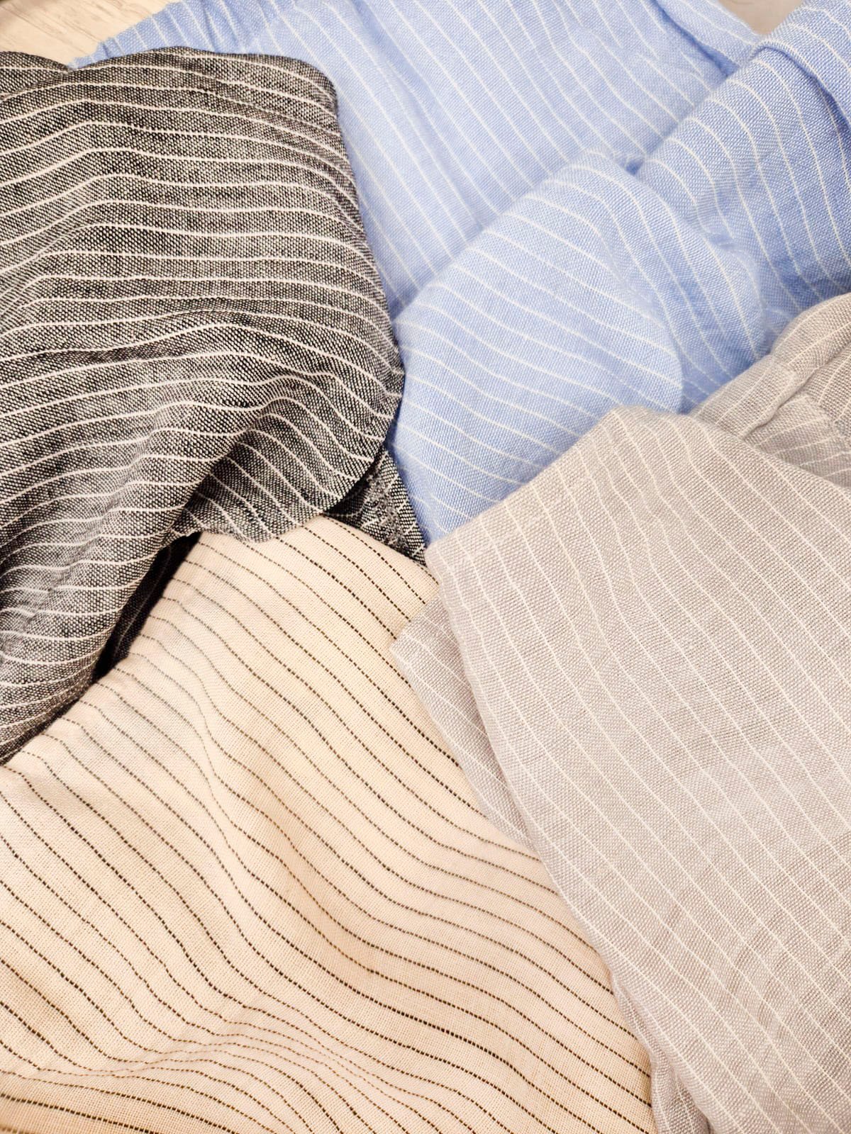 Pantalón a rayas con cintura elástica y corte recto