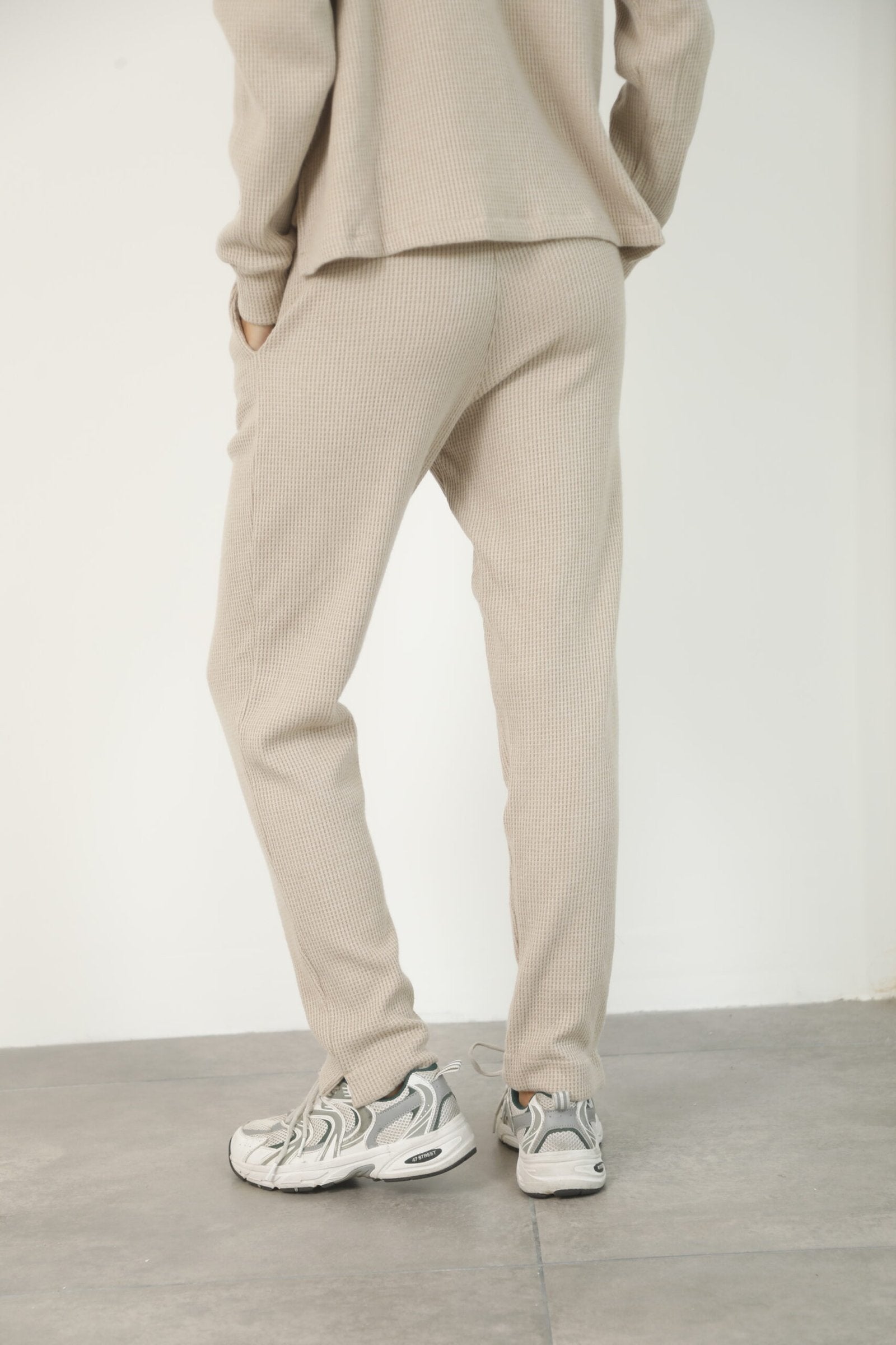 Pantalón acanalado beige de tiro alto y pierna recta