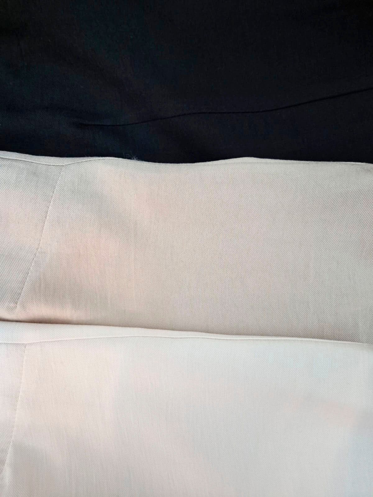 Pantalón blanco de tiro alto y pierna recta