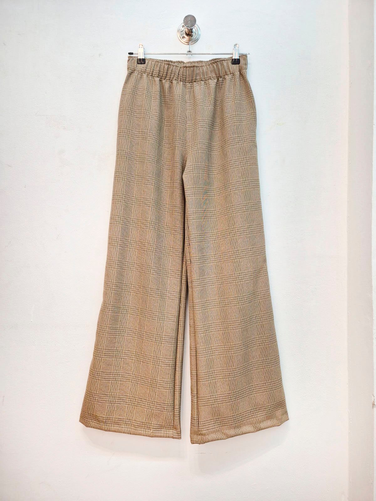 Pantalón de tiro alto con estampado cuadrille beige y pierna ancha