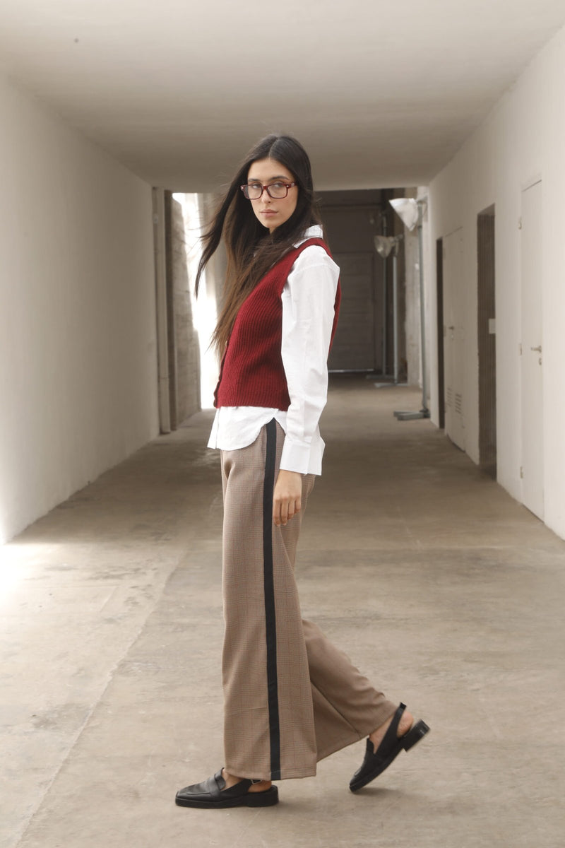 Pantalón beige acanalado de tiro alto y pierna recta