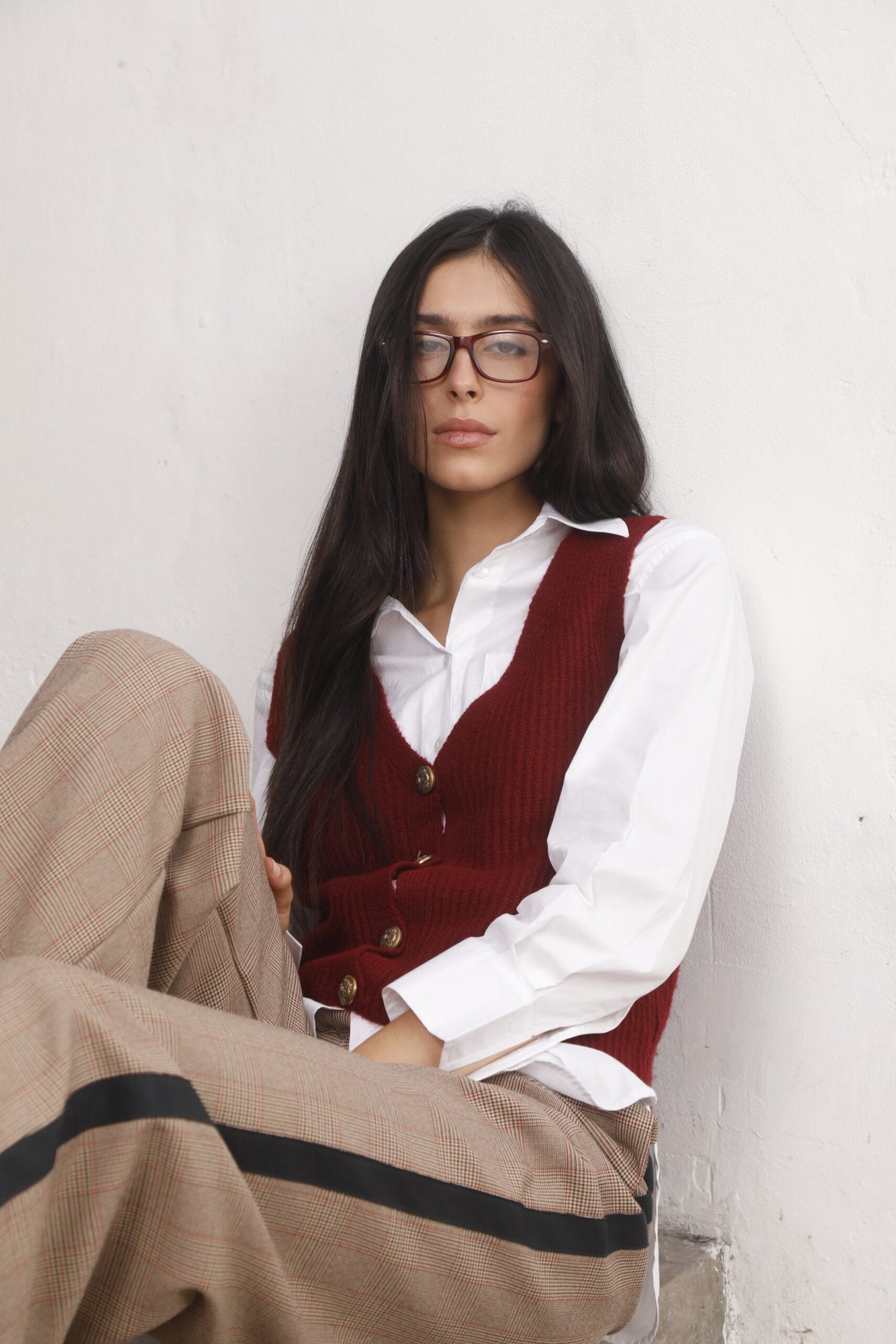Pantalón de tiro alto beige con cuadros pequeños y pierna recta