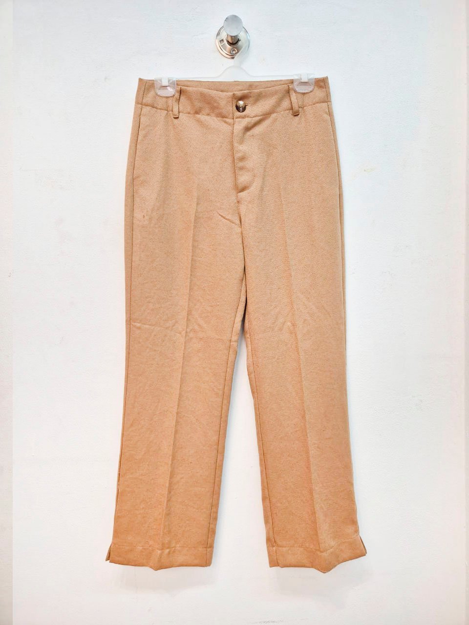 Pantalón camel de tiro alto y pierna recta