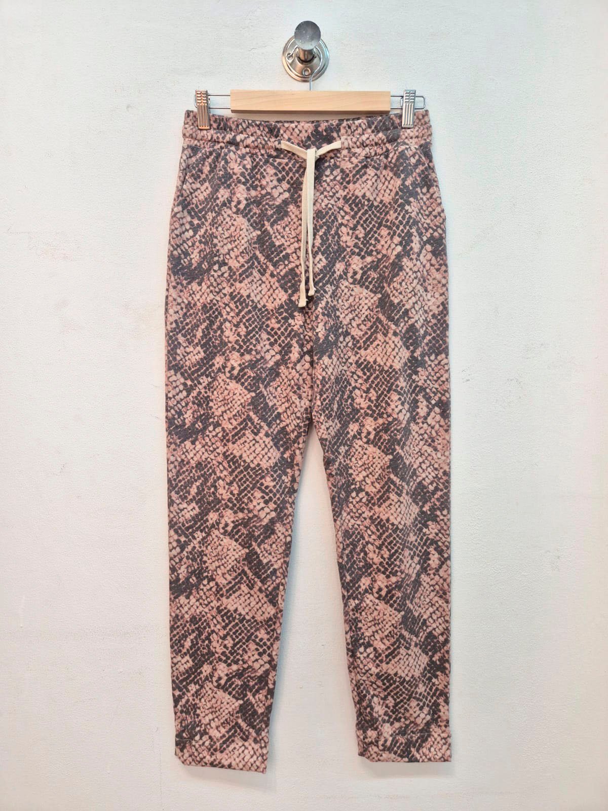Pantalón de tiro alto estampado serpiente rosa y gris con cordón