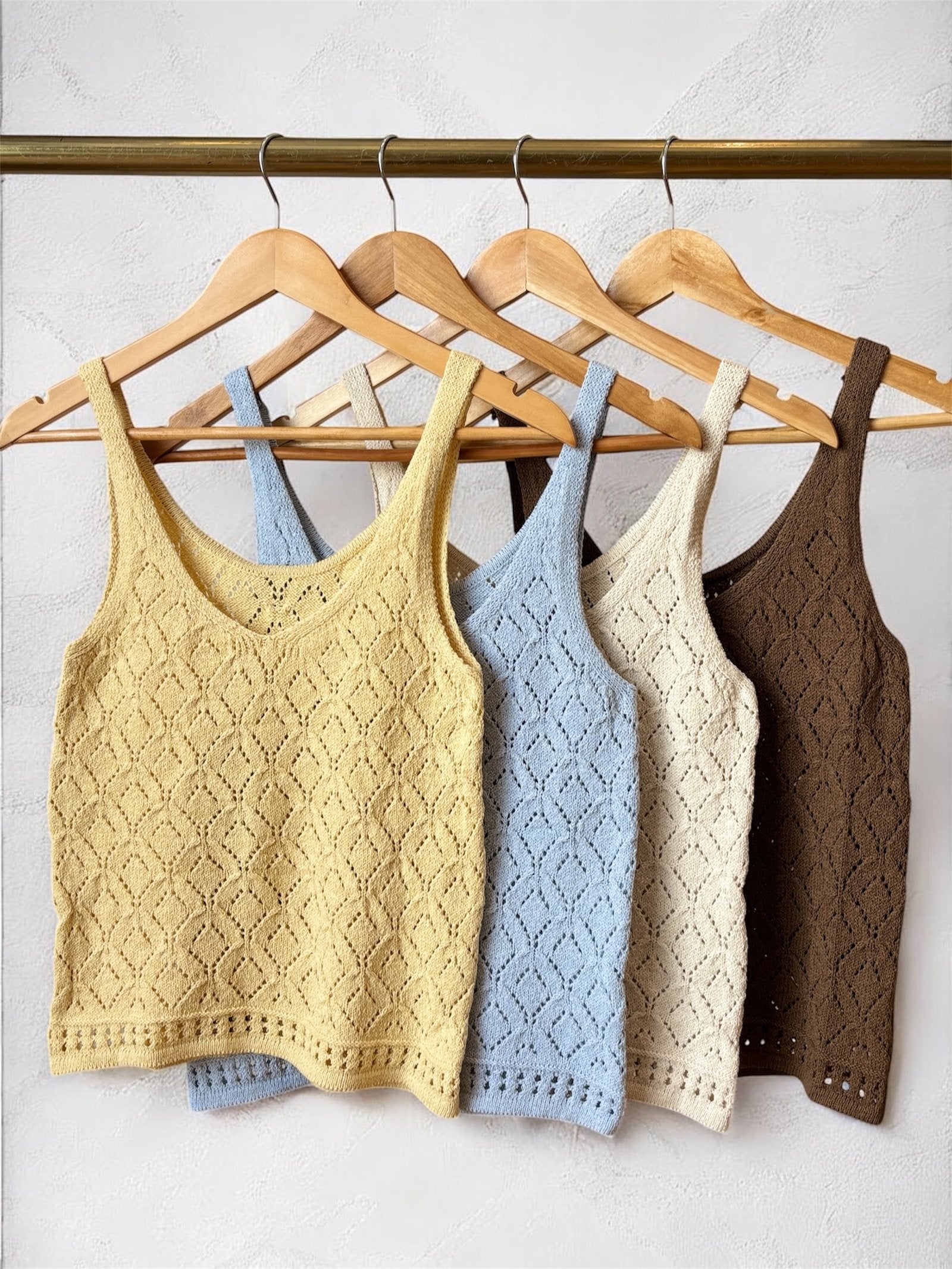 Musculosa acanalada amarillo pastel con escote redondo