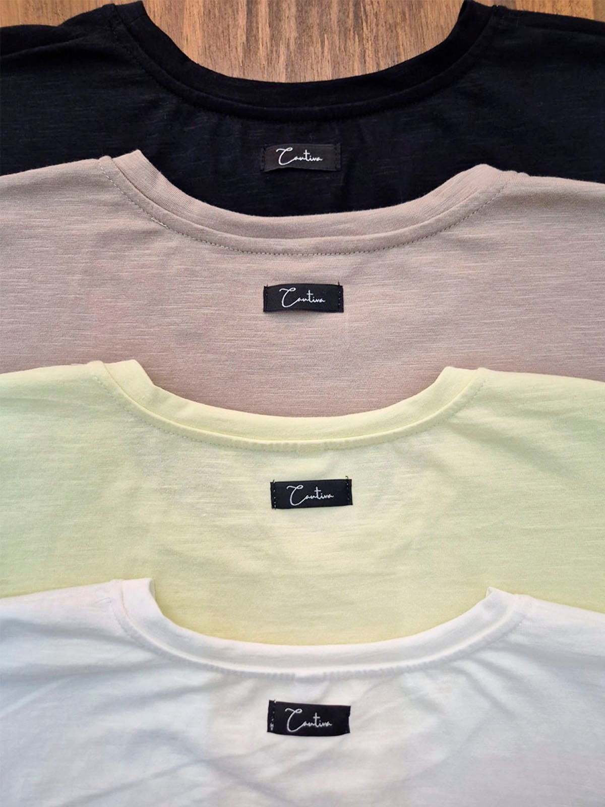 Remera básica de algodón con cuello redondo en varios colores