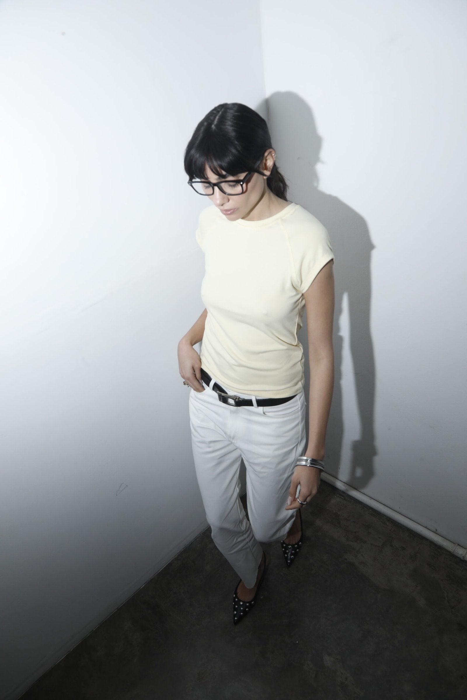 Remera crema de algodón con cuello redondo y manga corta