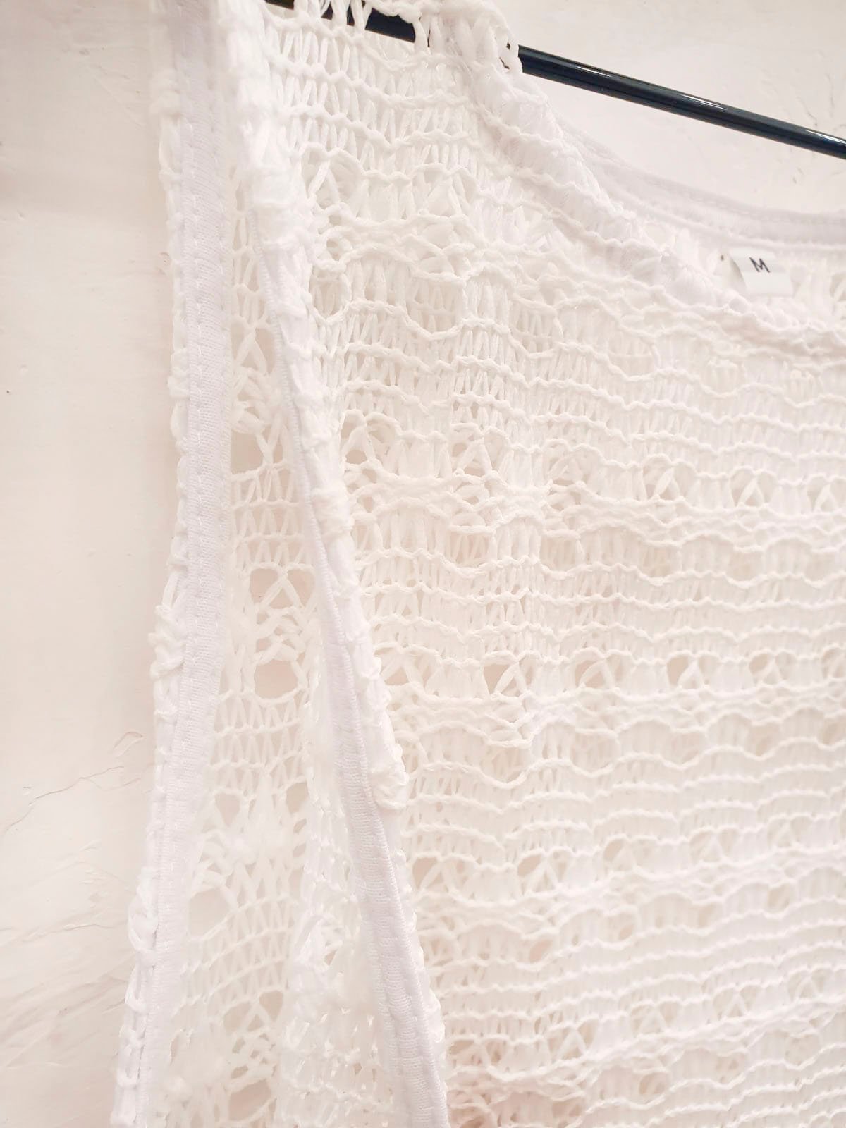 Vestido blanco de encaje calado con manga corta