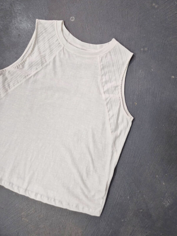 Musculosa Debora